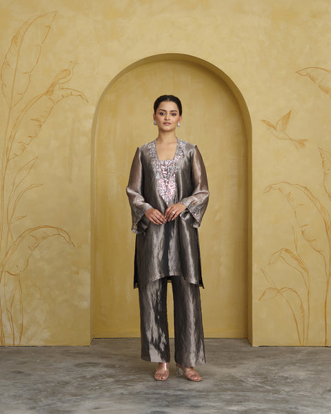 The Black Pearl Banarasi Reshami Tissue Set