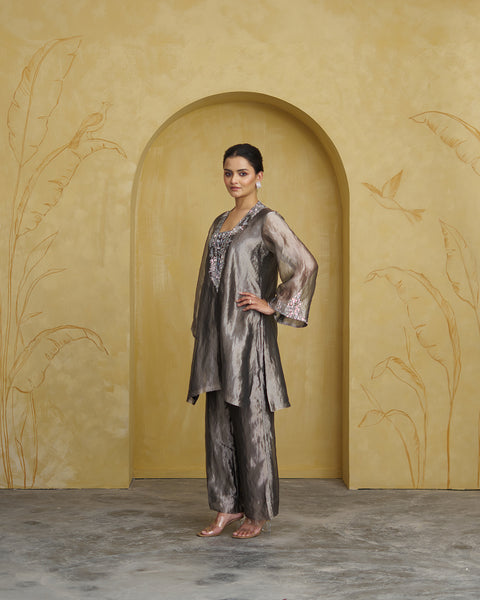 The Black Pearl Banarasi Reshami Tissue Set
