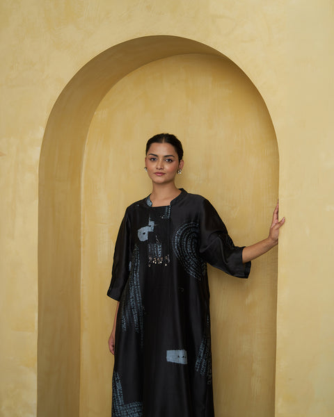The Noir Shibori Silk Chanderi Kurta Set