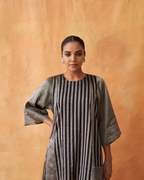The Raatrani Silver & Black Striped Silk Tissue Chanderi Set