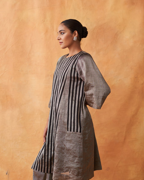 The Raatrani Silver & Black Striped Silk Tissue Chanderi Set