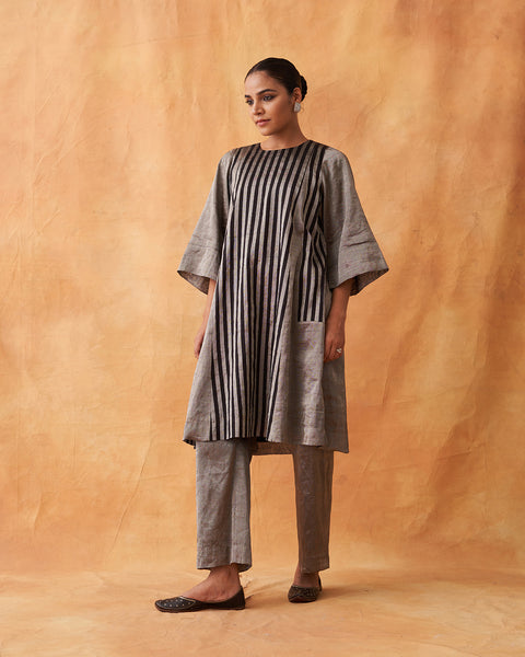 The Raatrani Silver & Black Striped Silk Tissue Chanderi Set