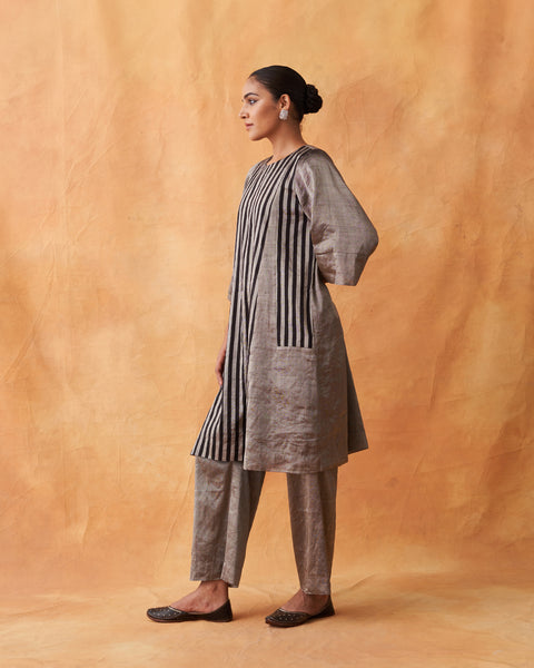 The Raatrani Silver & Black Striped Silk Tissue Chanderi Set