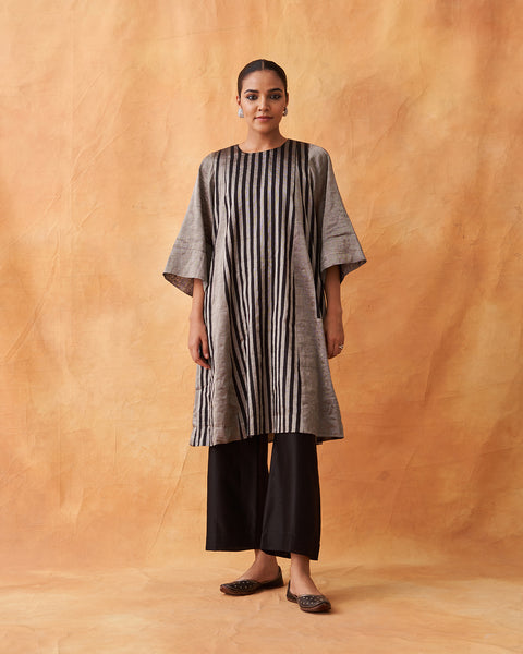 The Raatrani Silver & Black Striped Silk Tissue Chanderi Set