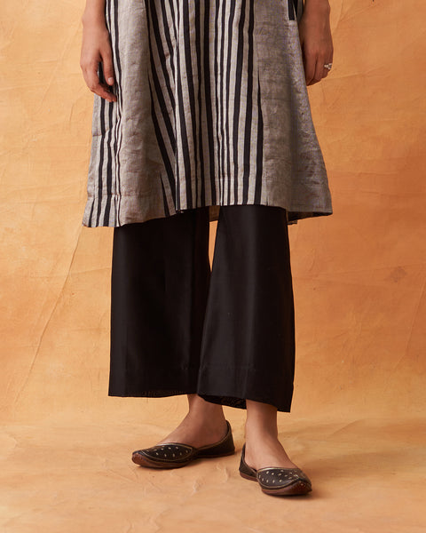 The Raatrani Silver & Black Striped Silk Tissue Chanderi Set
