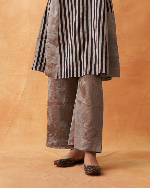The Raatrani Silver & Black Striped Silk Tissue Chanderi Set