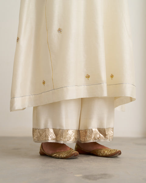 The Suhaani Ivory & Gold Silk Chanderi Set with Handwork
