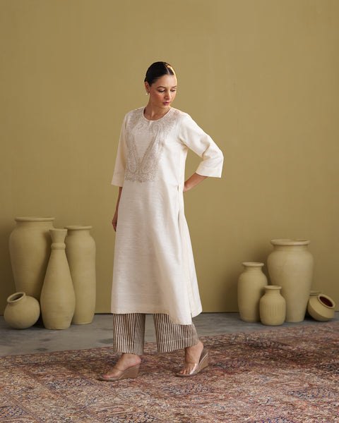 The Ivory Mulberry Silk Set with Dori Handwork
