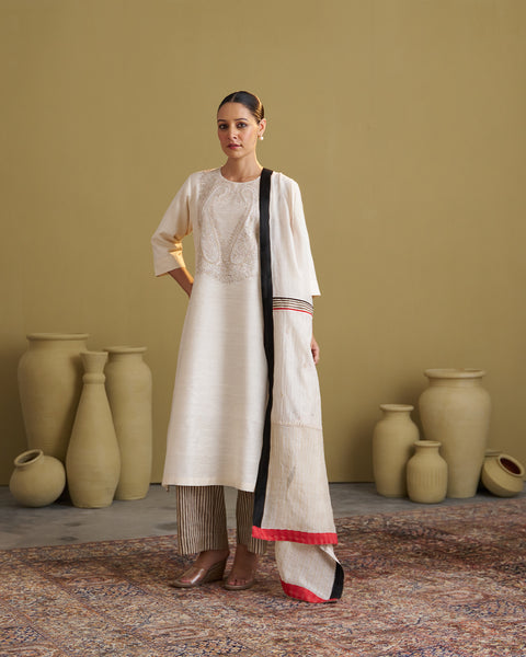 The Ivory Mulberry Silk Set with Dori Handwork