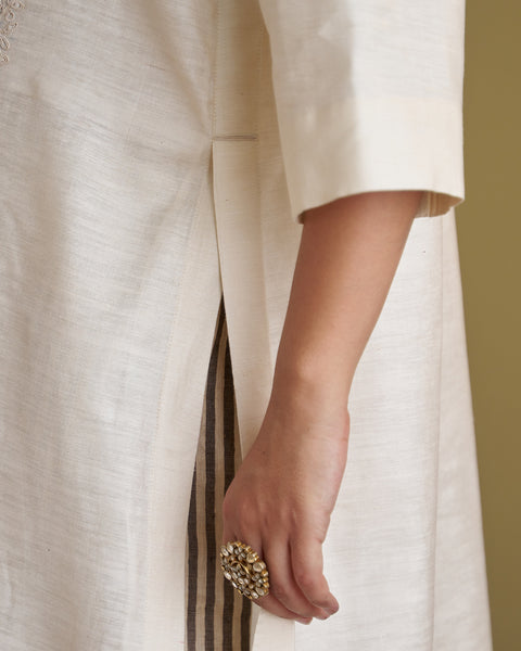 The Ivory Mulberry Silk Set with Dori Handwork